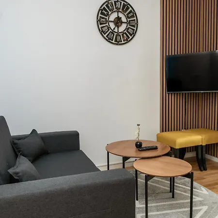 Apartment Hh *