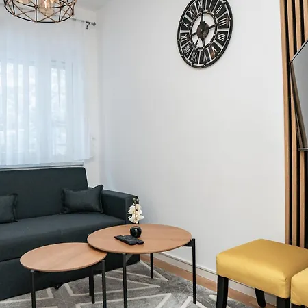 Apartment Hh *